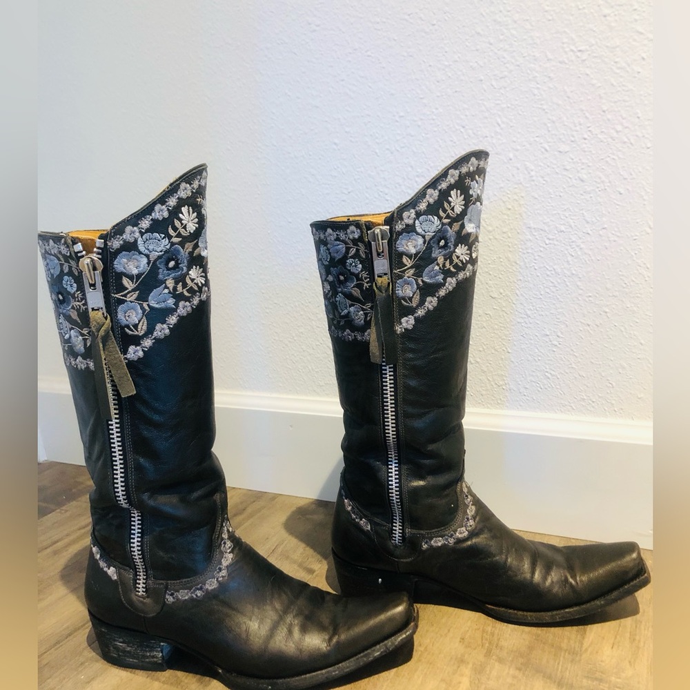 Old Gringo Gaylarazz Size 9
Black Leather Embroidered Boots